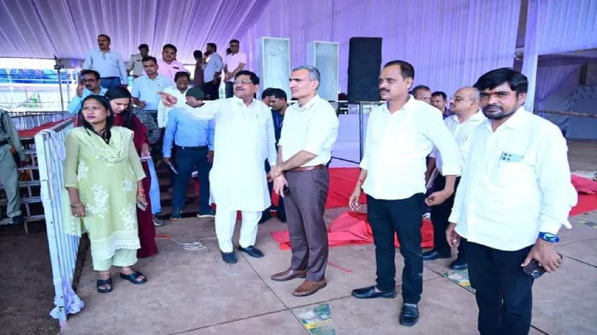 खाद्य मंत्री बघेल ने कार्यक्रम स्थल का किया निरीक्षण