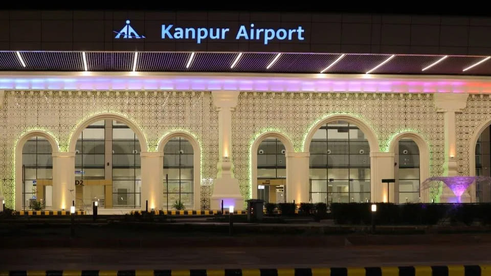 Kanpur: Plane malfunctions during landing, passengers' lives in danger