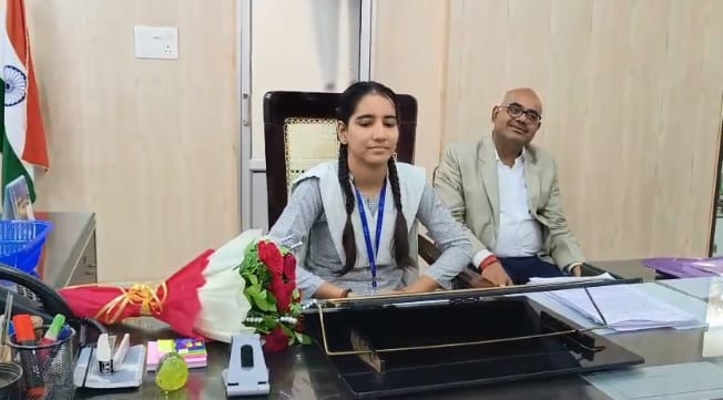 Kanpur Shraddha became DM for day in Collectorate heard complaints of land encroachment