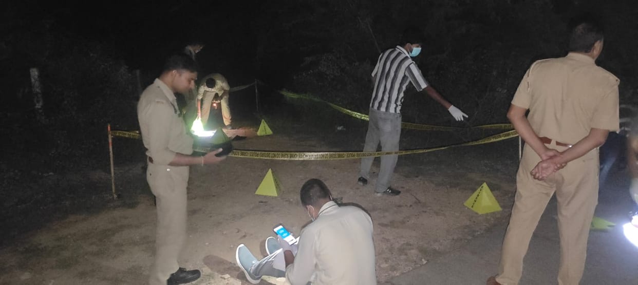 Etawah Police encounter with shooting accused  three absconding including main accused history sheeter