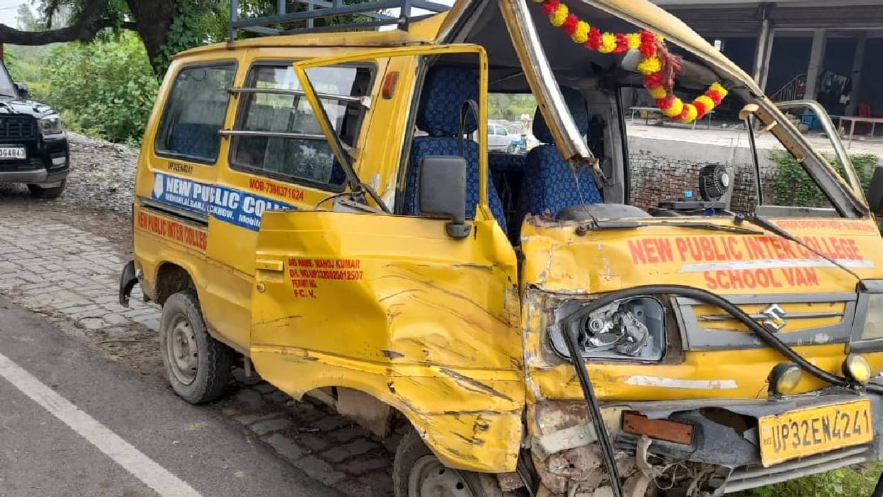 Lucknow: School van and DCM collide, driver and two children injured; passersby rushed them to hospital