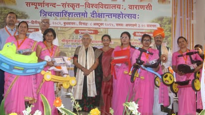Convocation of Sanskrit University in varanasi Nimbarka Vedanta topper gets eight gold medals