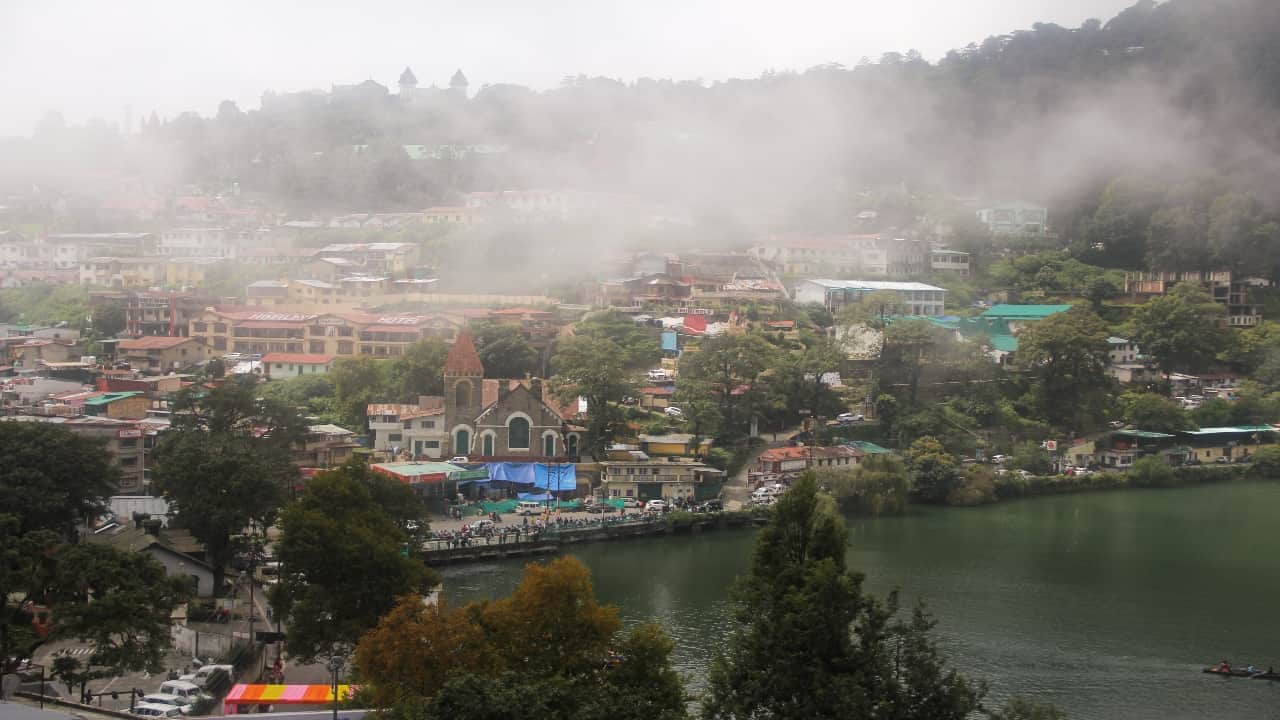 best tourist places near uttar Pradesh and delhi for new year 2026