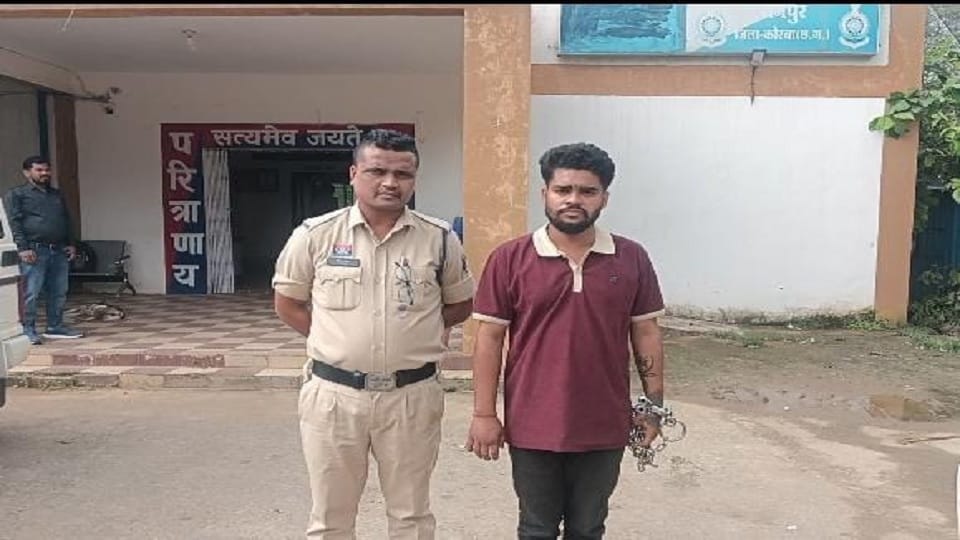 पुलिस की गिरफ्त में आरोपी