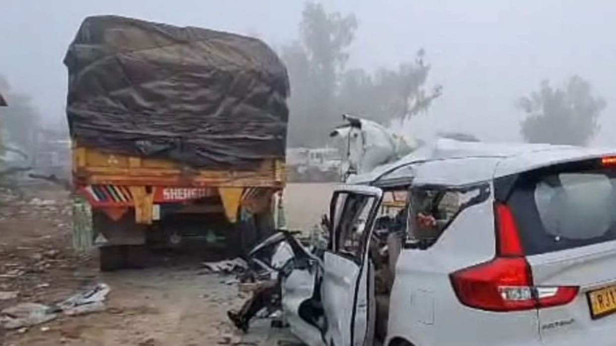 Sri Ganganagar News: Ertiga Car Crashes into Truck, Three Youths Killed on Spot, Two Injured