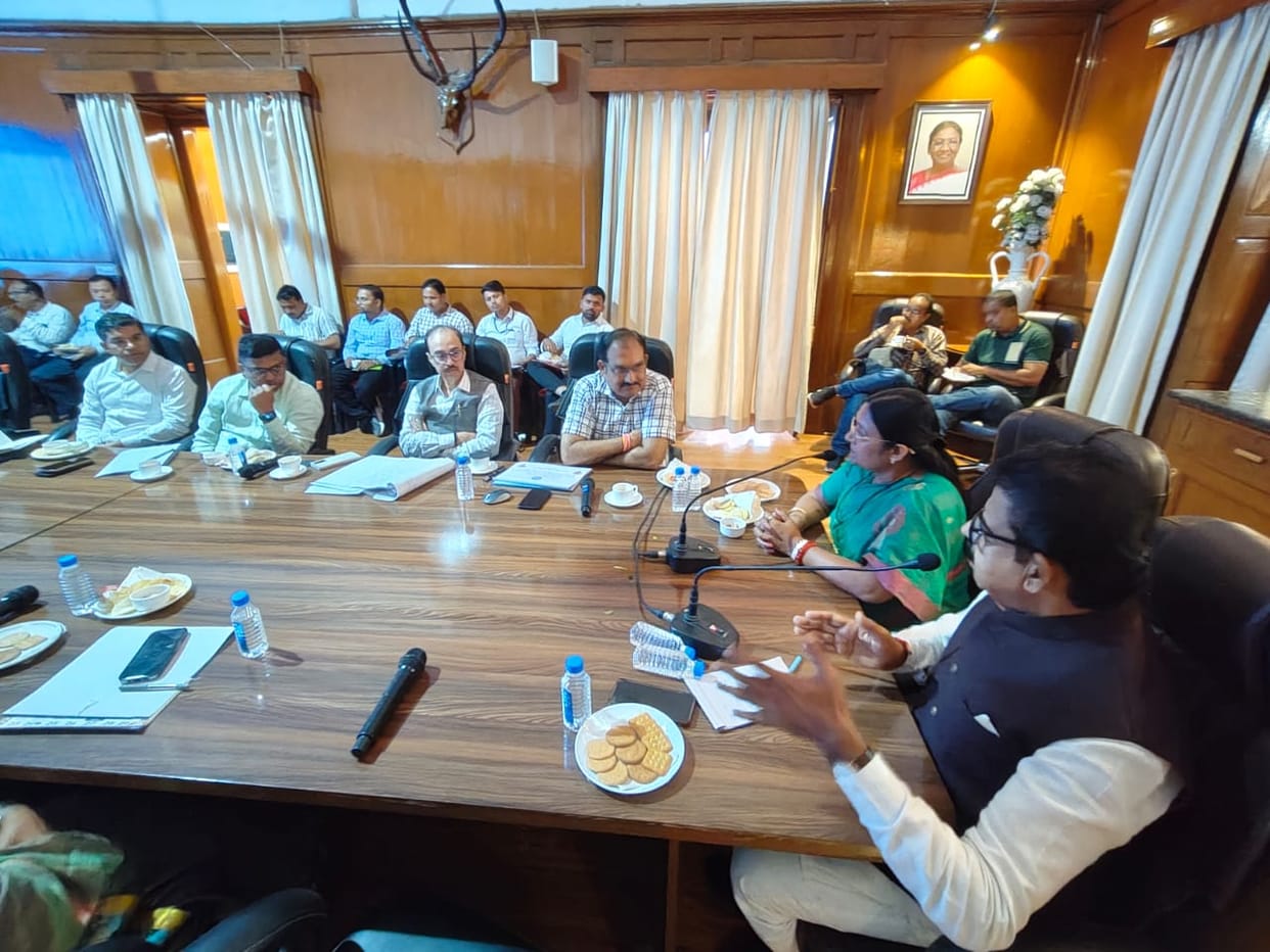 Indore: MP Lalwani told the officers that Indore railway station should be ready by Simhastha.