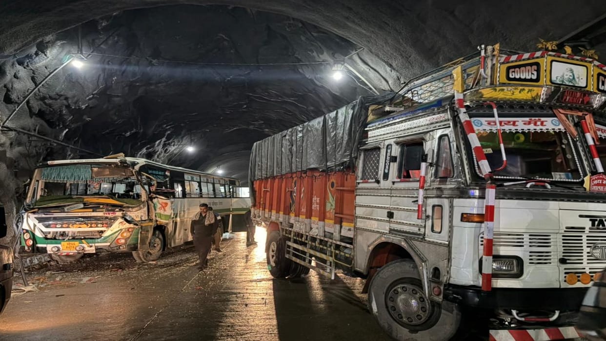 HRTC bus collides with a truck parked in Aut tunnel, six injured
