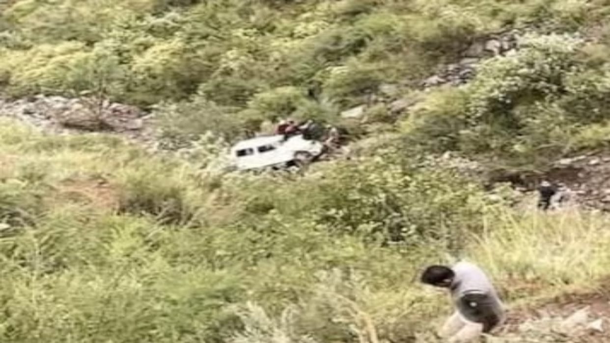 Shimla road accident: A Bolero vehicle fell into a ditch near Khabal in Chidgaon, killing two people.