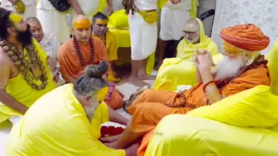 Sant Premanand News: Guru Sharananand Maharaj arrived to meet Sant Premanand at Radhe Hit Keli Kunj Ashram i