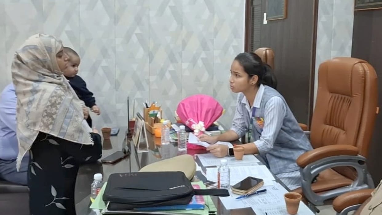 Student Anshita became the police station incharge FIR was lodged on the complaint of a woman in Bareilly