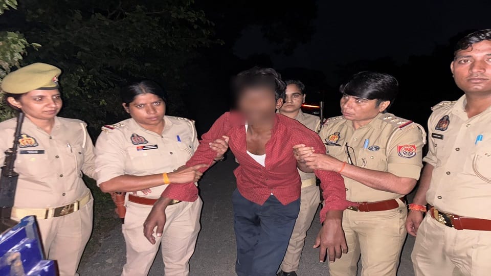 Firozabad: Auto driver tries to molest female passenger
