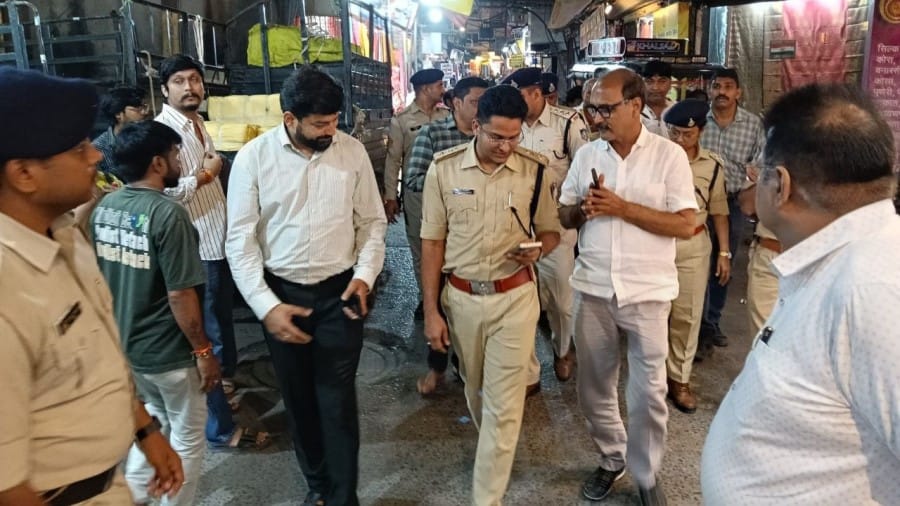 Indore News DCP holds meeting with traders to improve traffic management in Rajwada