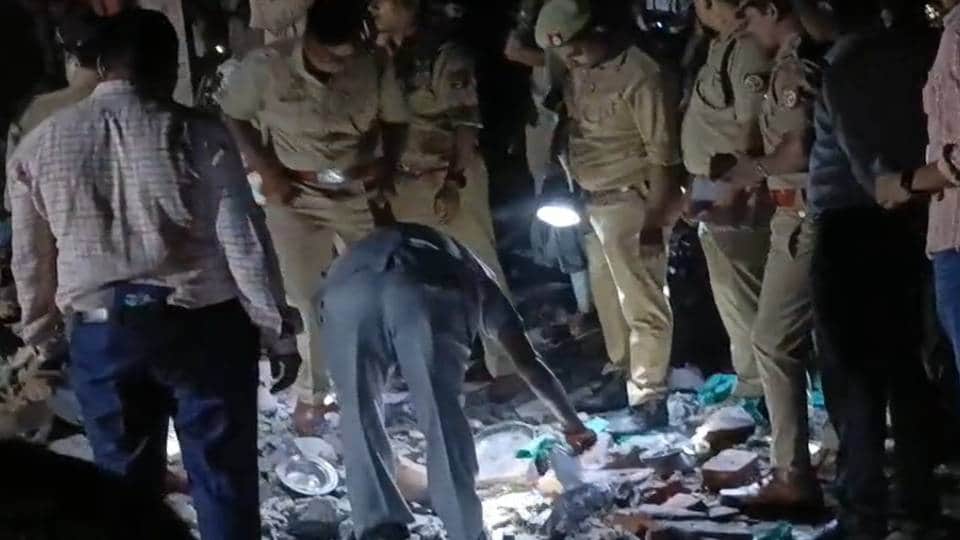 Ayodhya house collapsed Five people including a father and three children died