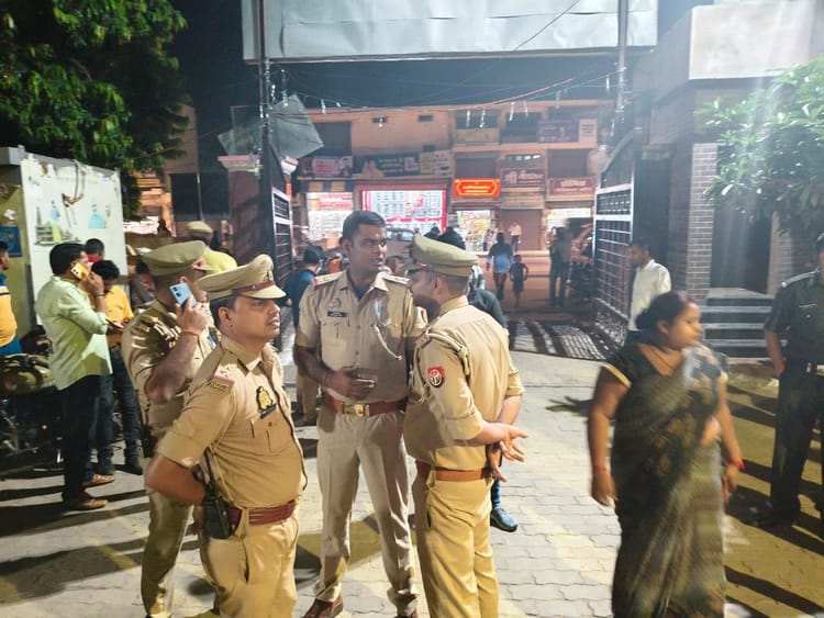 अयोध्या: घर में हुए विस्फोट से गिरा मकान, पांच लोगों की मौत, कई बच्चे घायल.. भारी मात्रा में पुलिस बल मौजूद