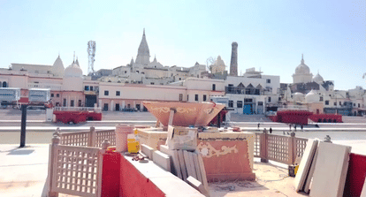 बड़ी आकृति के स्थाई दीयों का हुआ निर्माण।