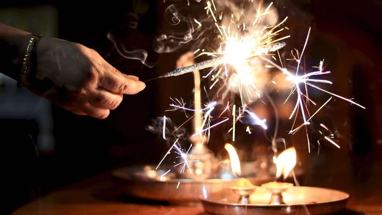 Diwali 2025 Confusion after 62 years priests in Haridwar reveal when to worship auspicious time