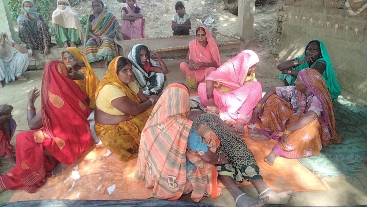 Sultanpur: Two sisters returning from a procession were crushed by a truck; eight are in critical condition; f