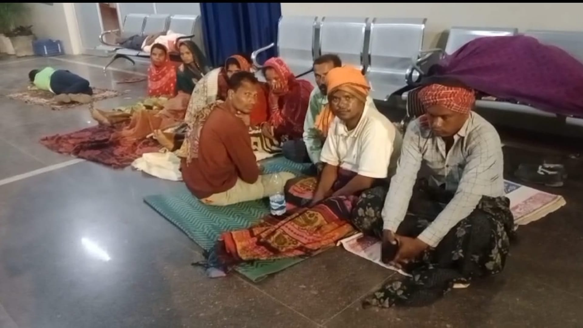 मृतक के परिजनों की तस्वीर