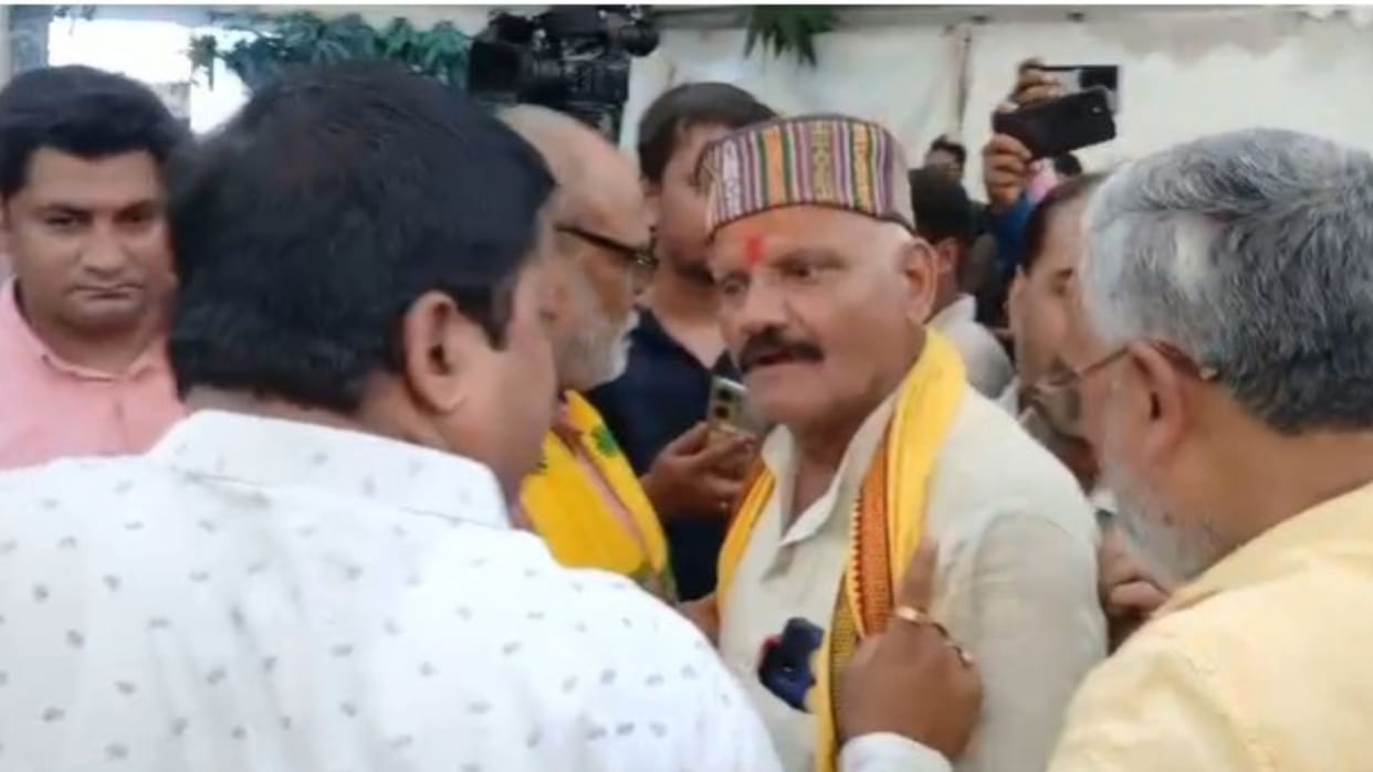Uproar in jan suraj party officer patna after jan suraj first list for bihar election 2025