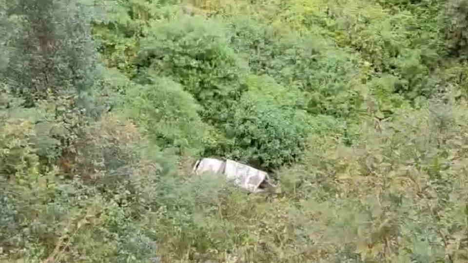Chamoli News: Players vehicle accident in Salna village injuring eight people including six girl students