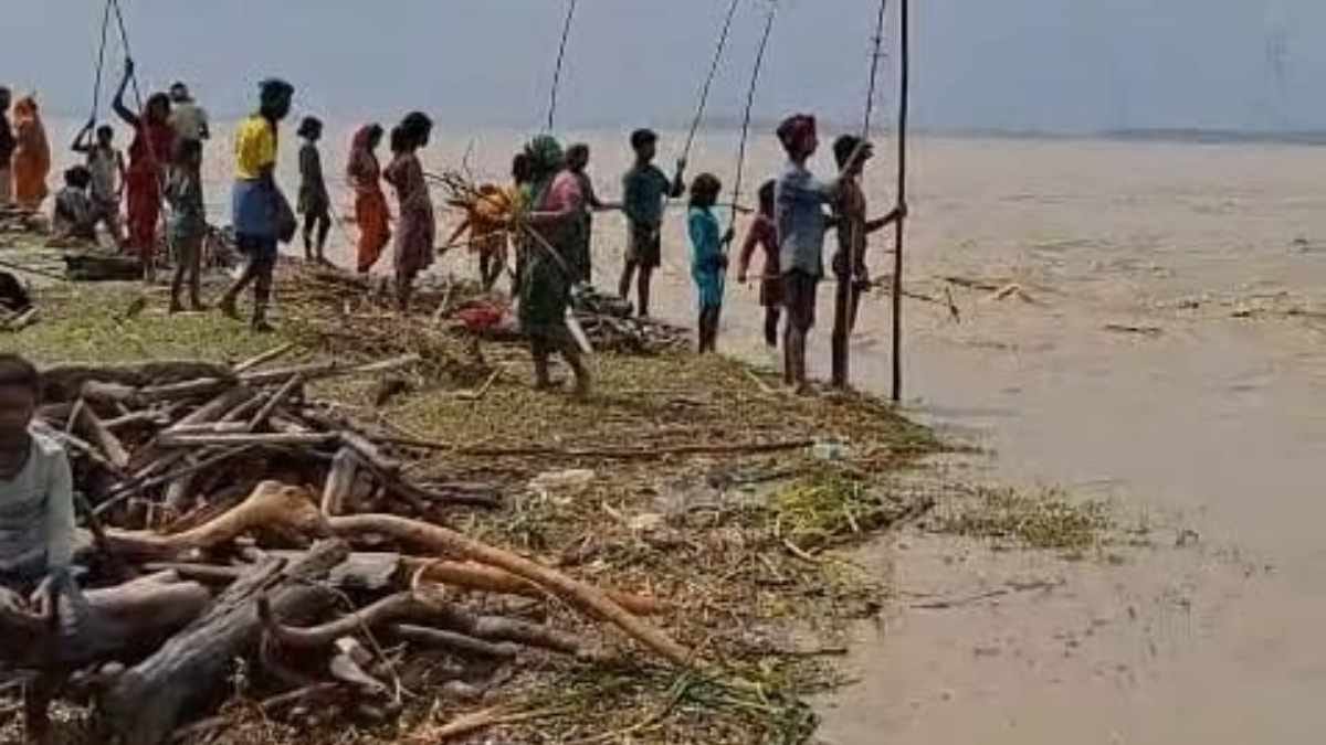 kosi bagmati floods bihar himmat risk wood collection relief