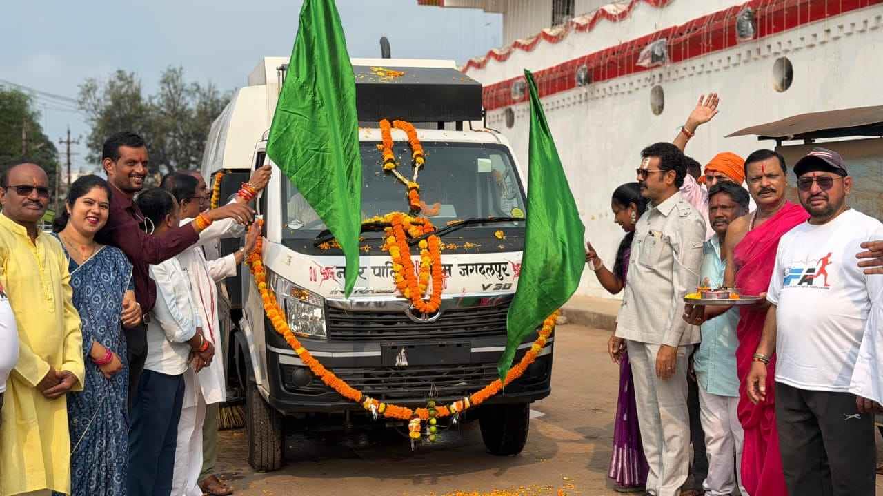 नई रोड स्वीपिंग मशीन का शुभारंभ