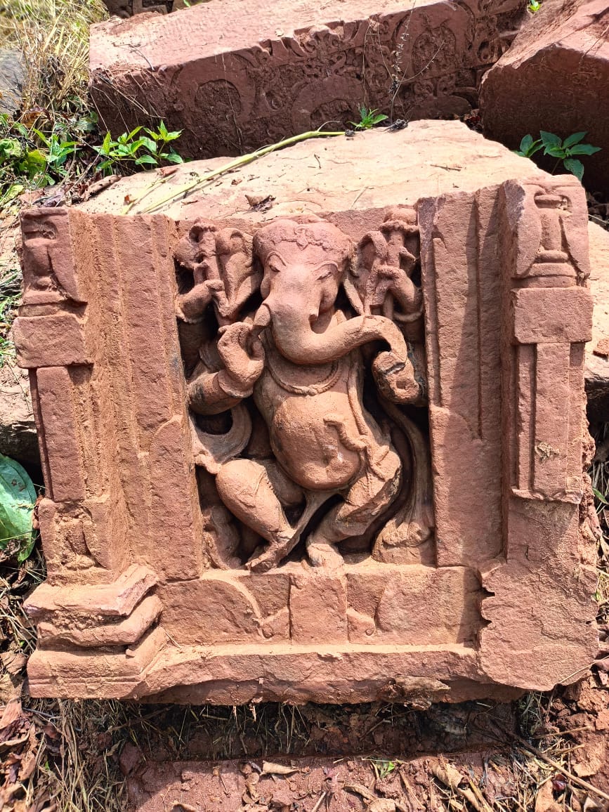 MP News: Amazing statues of the 10th-11th century were found from an ancient mound in Doni village of Damoh.