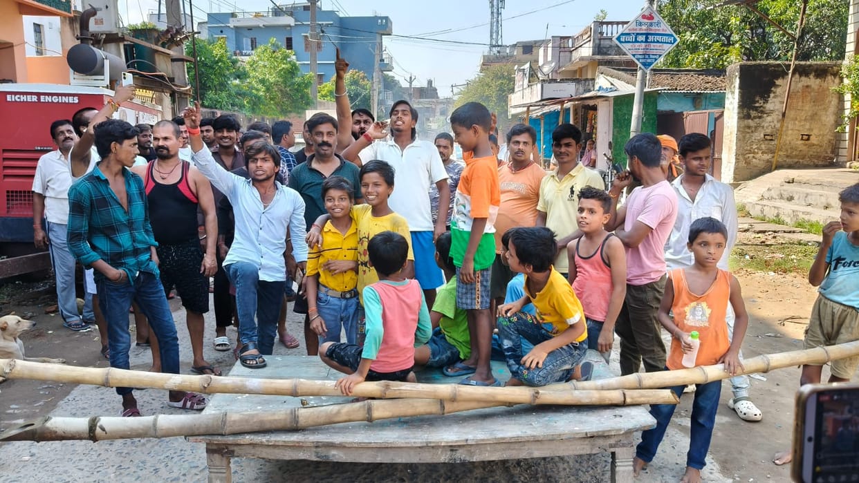 Bihar News: Electricity has been missing in Mela Road, Sitamarhi for a week
