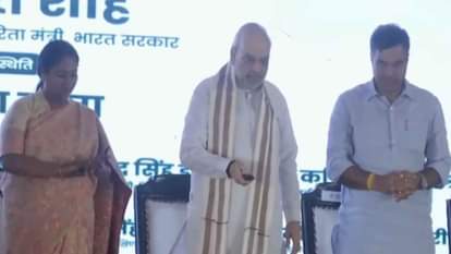 सीएम रेखा, गृह मंत्री अमित शाह और प्रवेश वर्मा