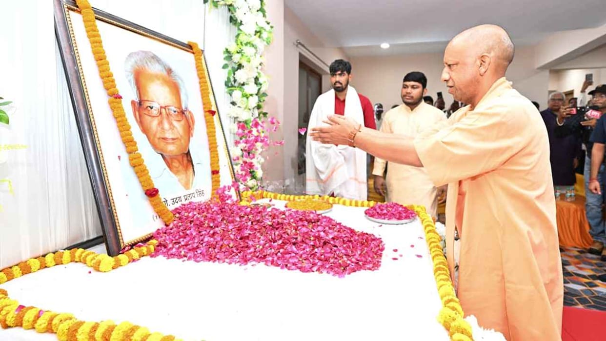 CM Yogi pays tribute to Prof. UP Singh in gorakhpur