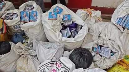 पुलिस ने जब्त किए पटाखे।