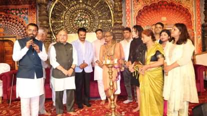 सिविल लाइंस में श्री विद्या कोटि कुमकुमार्चन महायज्ञ का शुभारंभ करते स्वामी अभिषेक ब्रह्मचारी