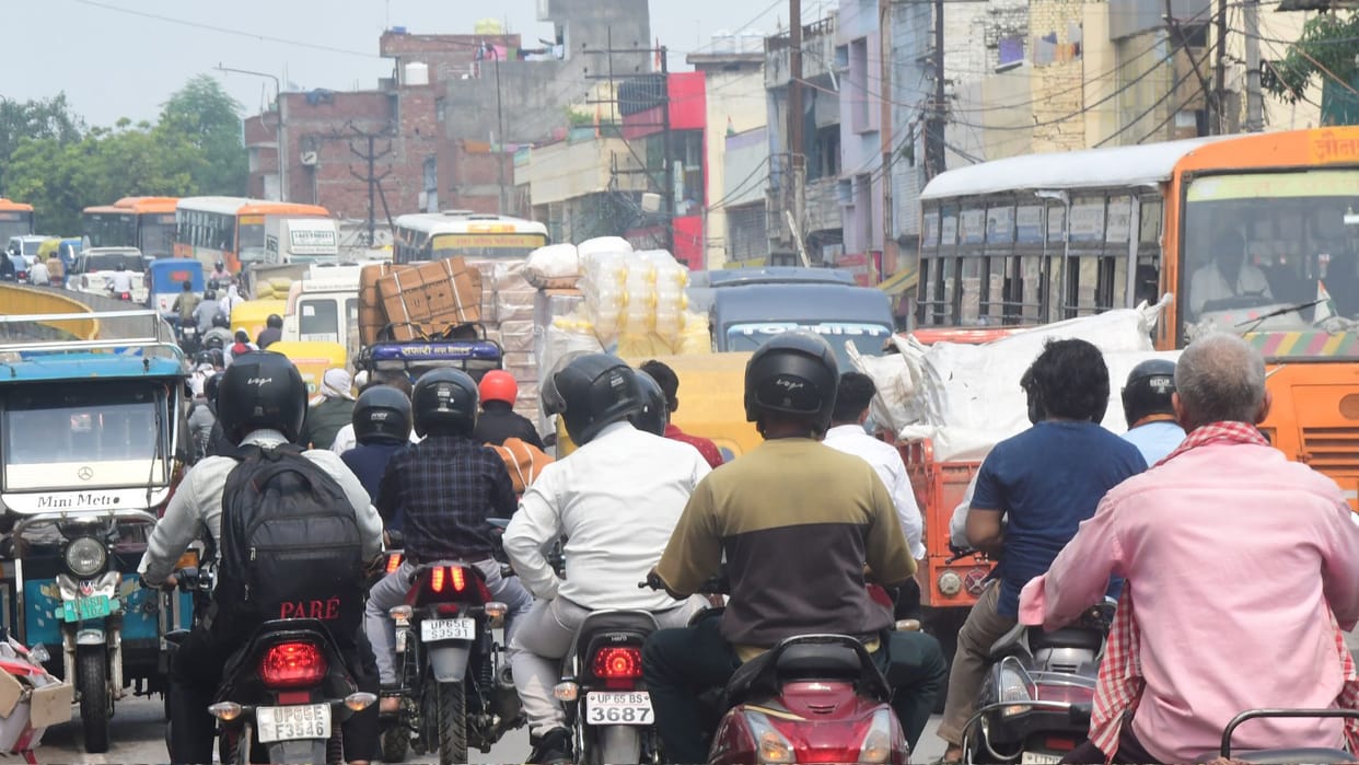 Traffic jam in Varanasi from Varuna Bridge to Hockey Square and Rajghat Bridge