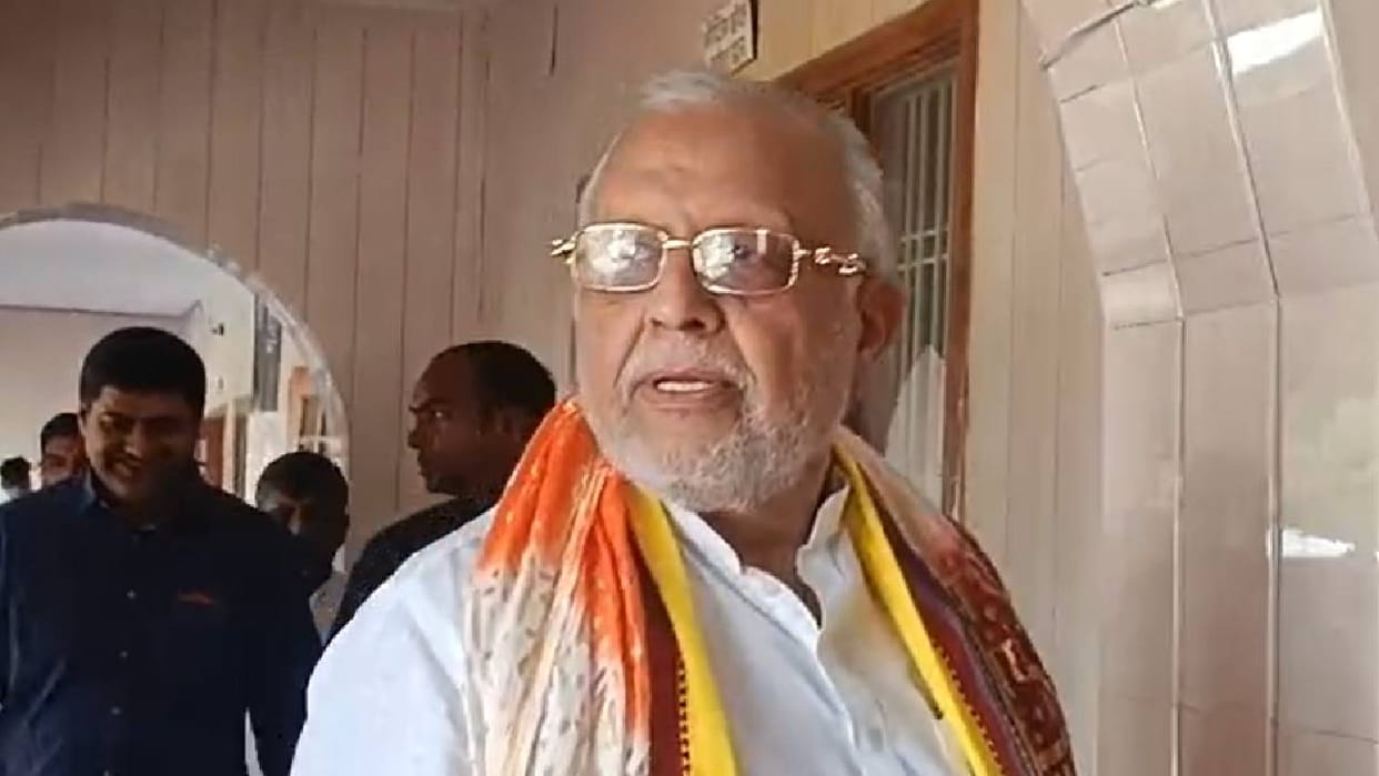 UP: Azam Khan was in jail... Akhilesh Yadav showed no sympathy; Minister Suresh Khanna said, "Now it's a chara