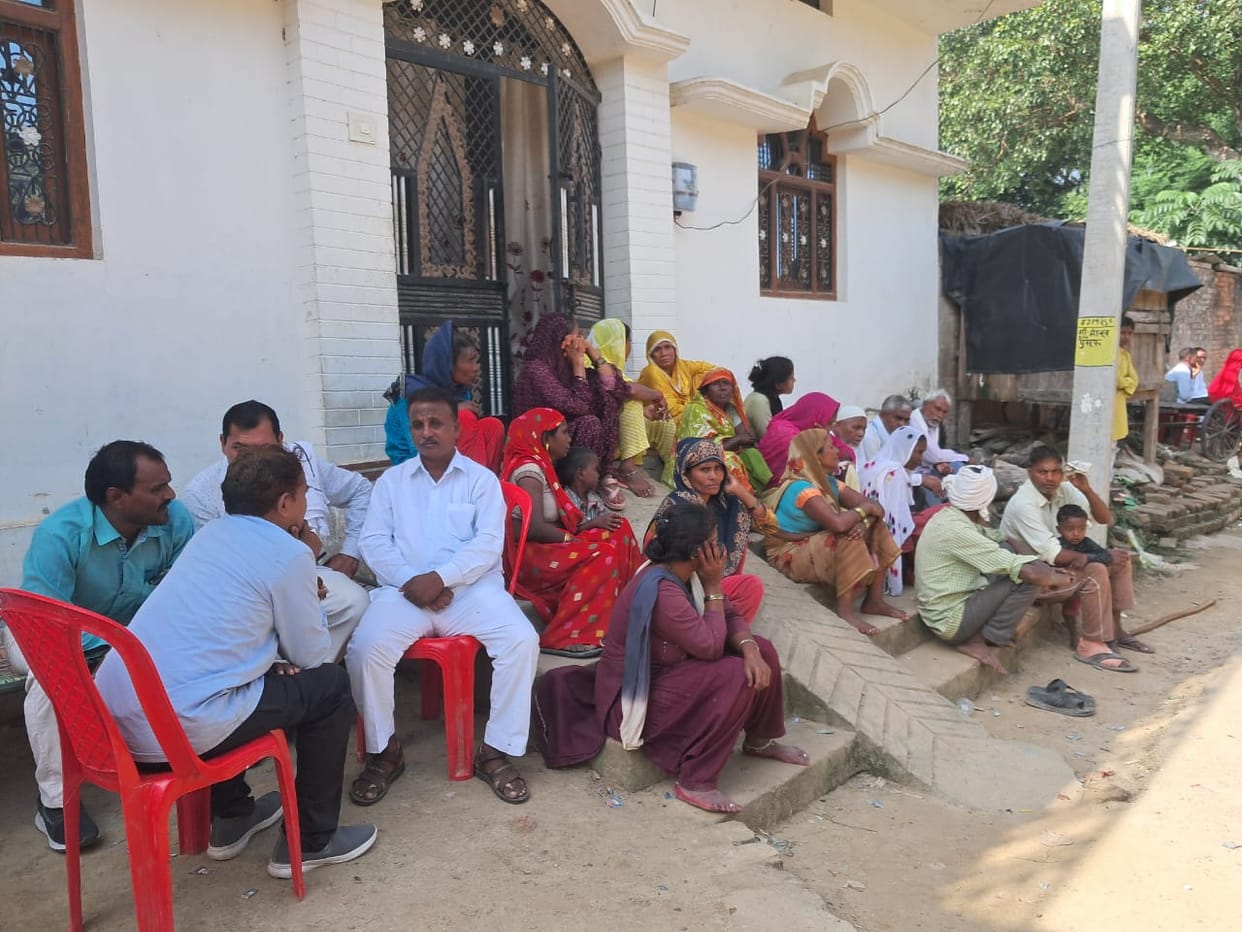 Ayodhya: Three people, including an uncle and nephew, died under suspicious circumstances in Bikapur village.