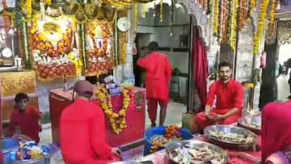 Sawai Madhopur News: On Karva Chauth, a flood of devotees pours into the court of Chauth Mata.