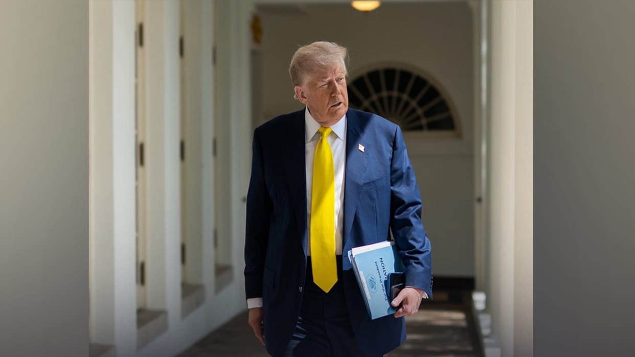 us Donald trump send aircraft carrier to south america venezuela leave west asia