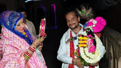इन्दुलेखा ने बांके बिहारी के लिए रखा करवा चौथ का व्रत