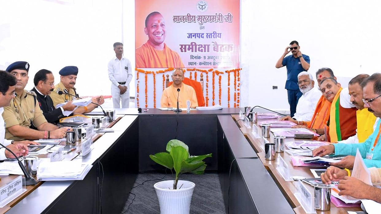 Jhansi: Public representatives raised issues in the CM's review meeting.