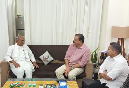 कांग्रेस के वरिष्ठ नेता दिग्विजय सिंह और नेता प्रतिपक्ष उमंग सिंघार