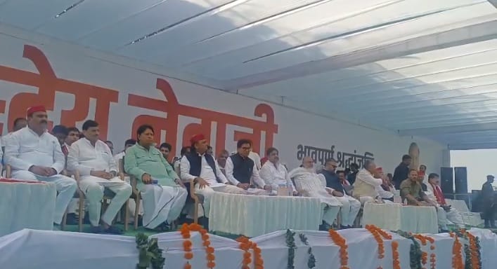 Mulayam Singh Yadav Family gathered in Saifai on Netajis third death anniversary Akhilesh Yadav paid tribute