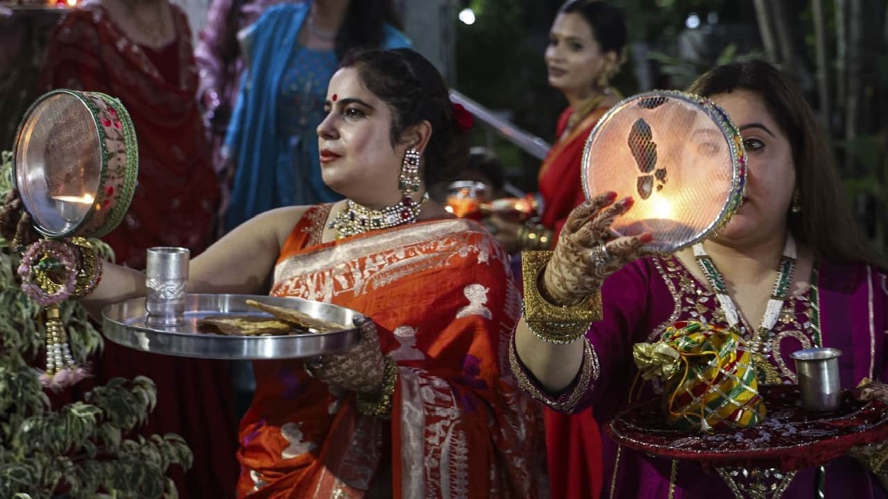 Karwa Chauth 2026 Date Puja Muhurat and Moonrise Time in hindi