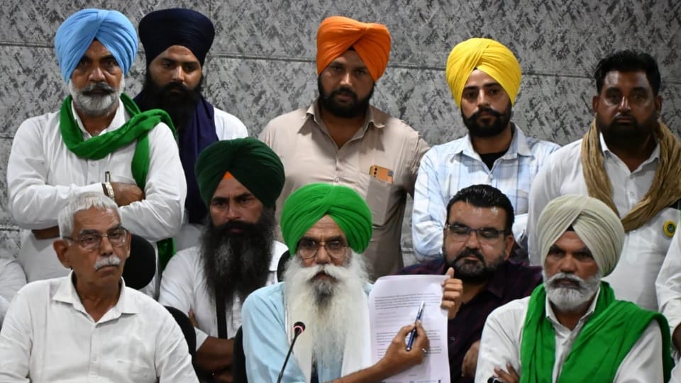 Farmers protest resurfaces SKM meeting in Chandigarh farmers issue ultimatum to govt
