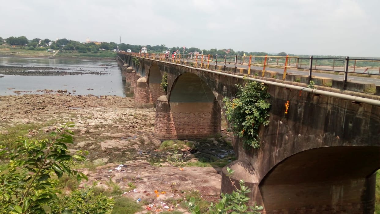 Omkareshwar-Khandwa: Movement of vehicles weighing more than 20 tonnes is prohibited on Moratkka Bridge