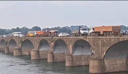 Omkareshwar-Khandwa: Movement of vehicles weighing more than 20 tonnes is prohibited on Moratkka Bridge