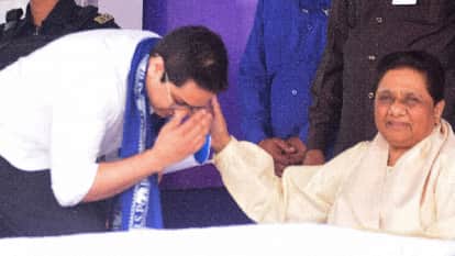 आकाश आनंद इस बार वहां पूरा चुनाव देख रहे हैं।