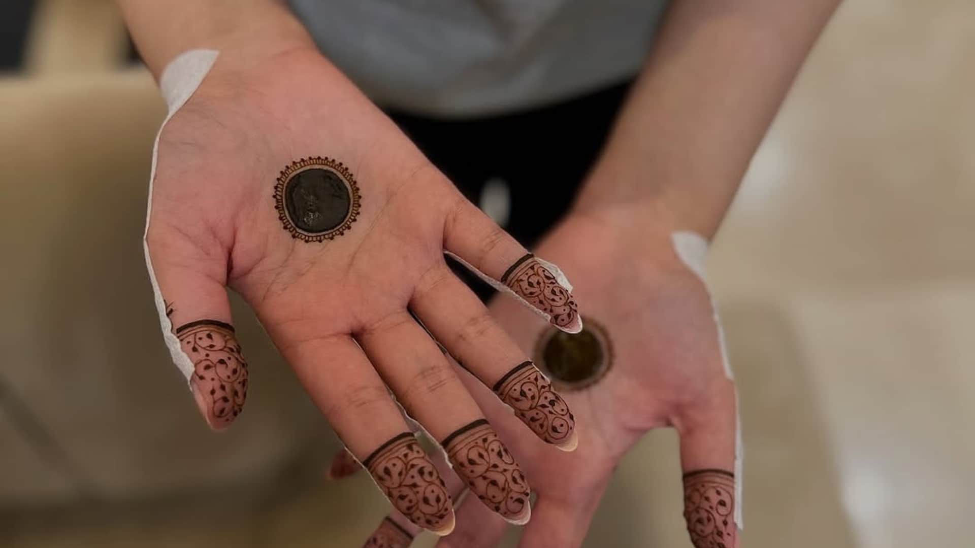 karwa chauth 2025 how to make instant mehndi at home instant mehndi kaise banayein