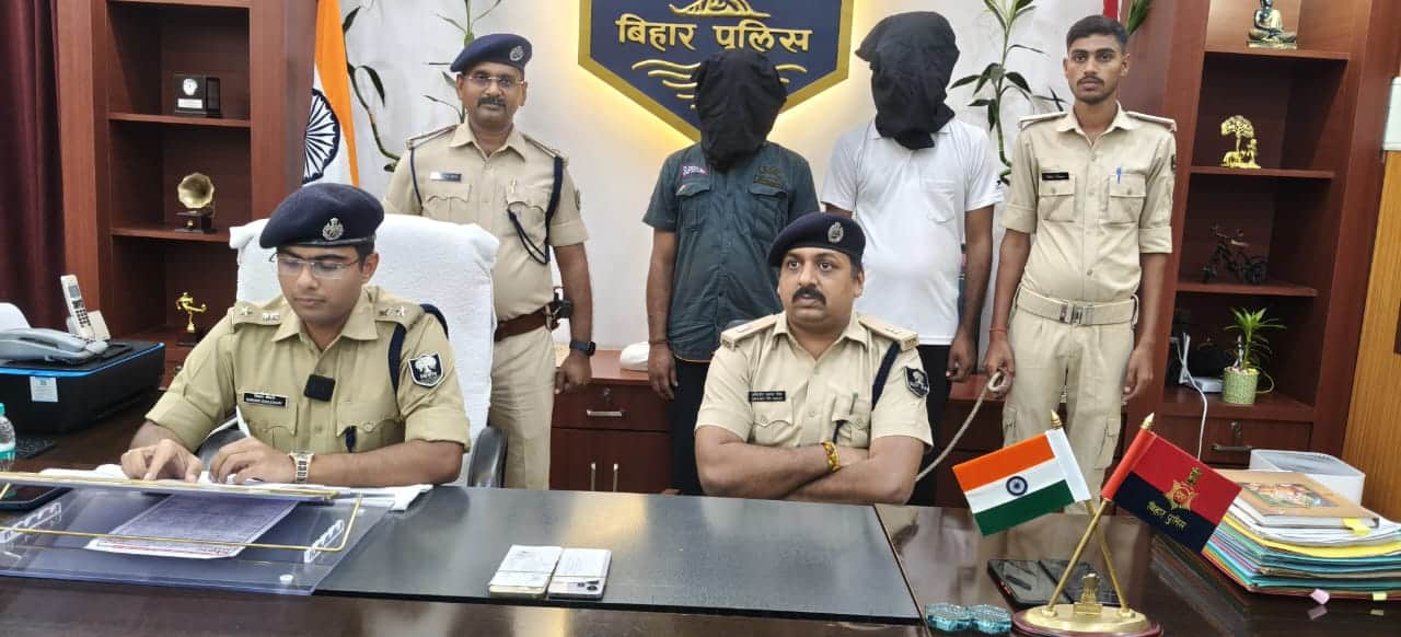 पुलिस की गिरफ्त में आरोपी