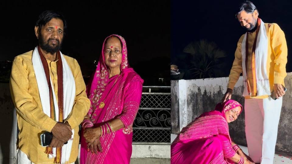 Karva Chauth celebrated with great pomp in Lucknow As soon as moon was sighted fireworks were burst