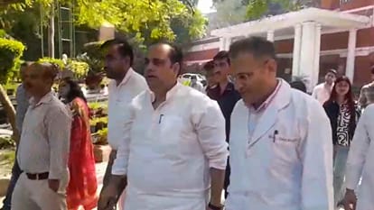 स्वास्थ्य मंत्री डाॅ. पंकज सिंह ने लोकनायक अस्पताल का दौरा किया